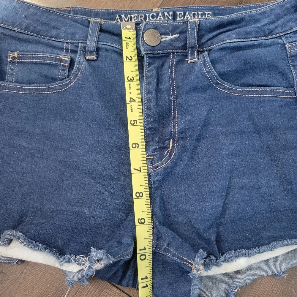 American Eagle Outfitters Super‎ Hi Rise Shortie Raw Hem Jean Shorts Womens Sz 4